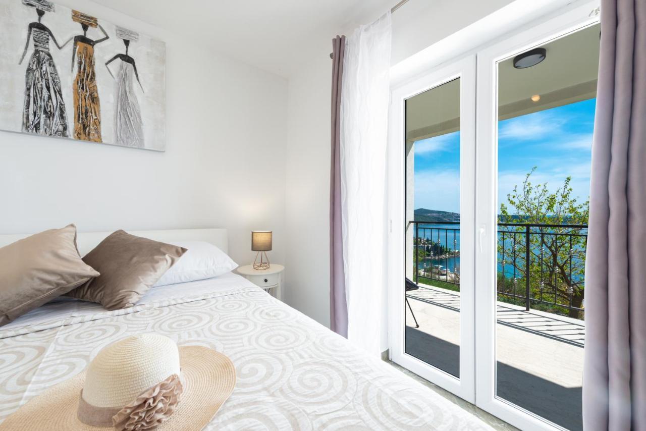 Golden Seaview Holiday Home Млини Екстер'єр фото