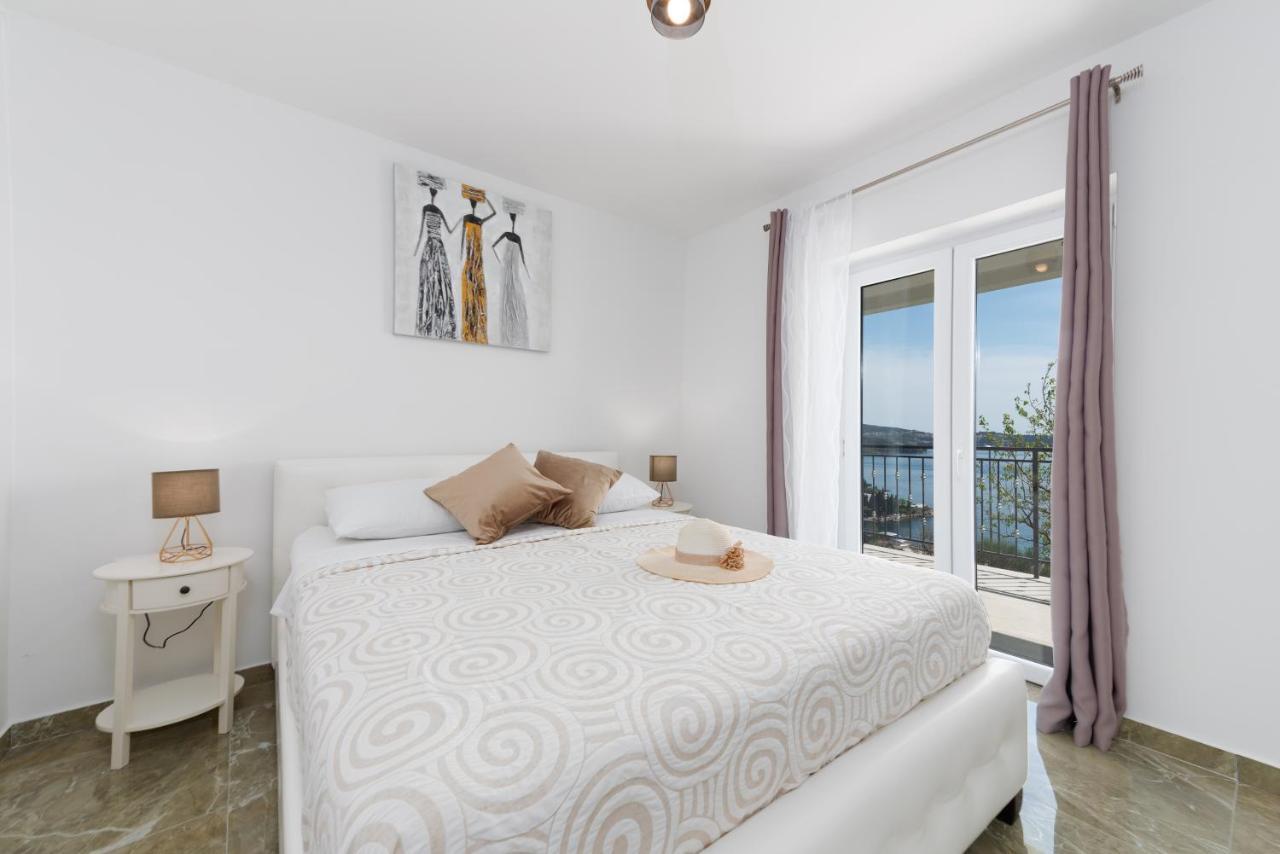 Golden Seaview Holiday Home Млини Екстер'єр фото