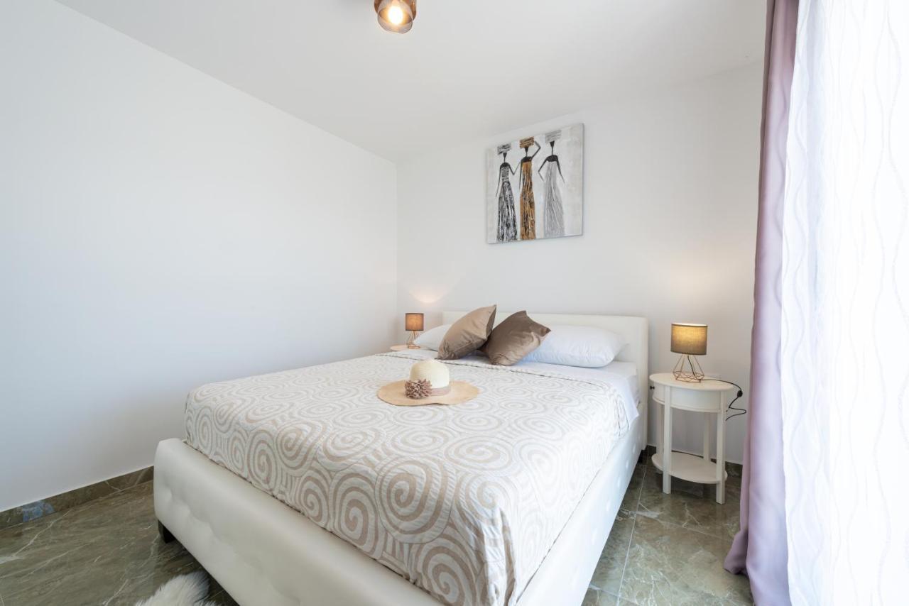 Golden Seaview Holiday Home Млини Екстер'єр фото